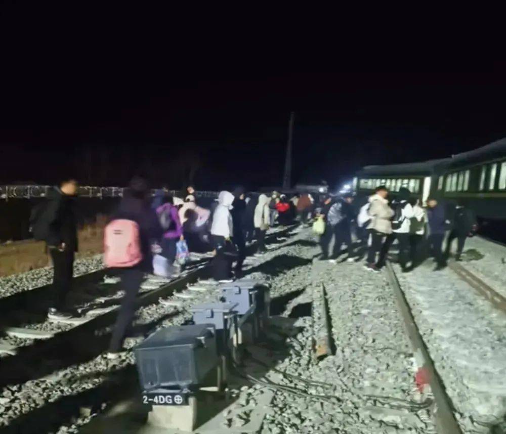 代扣6分罚5000！隔夜饭吃进ICU！不开火烧可乐鸡翅m6米乐注册沪再添中运量公交！覃海洋成绩被取消！女子(图9)