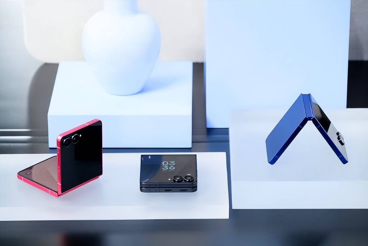 Z Flip7手机重塑时尚科技新标准掌心折叠全能体验！三星Galaxy(图3)