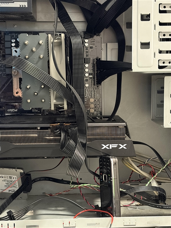 居然是一部经典诺基亚手机！玩家公认的最强显卡支架：(图2)